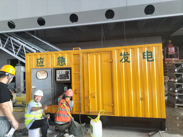 雄关区怎样判断空气滤清器是否需要更换？