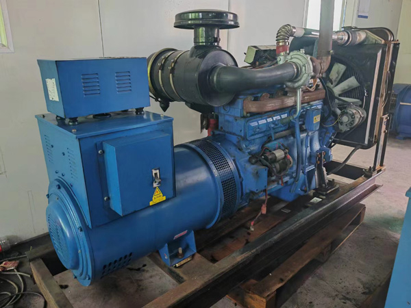 雄关区100kW柴油发电机组使用多级机油有哪些优缺点？